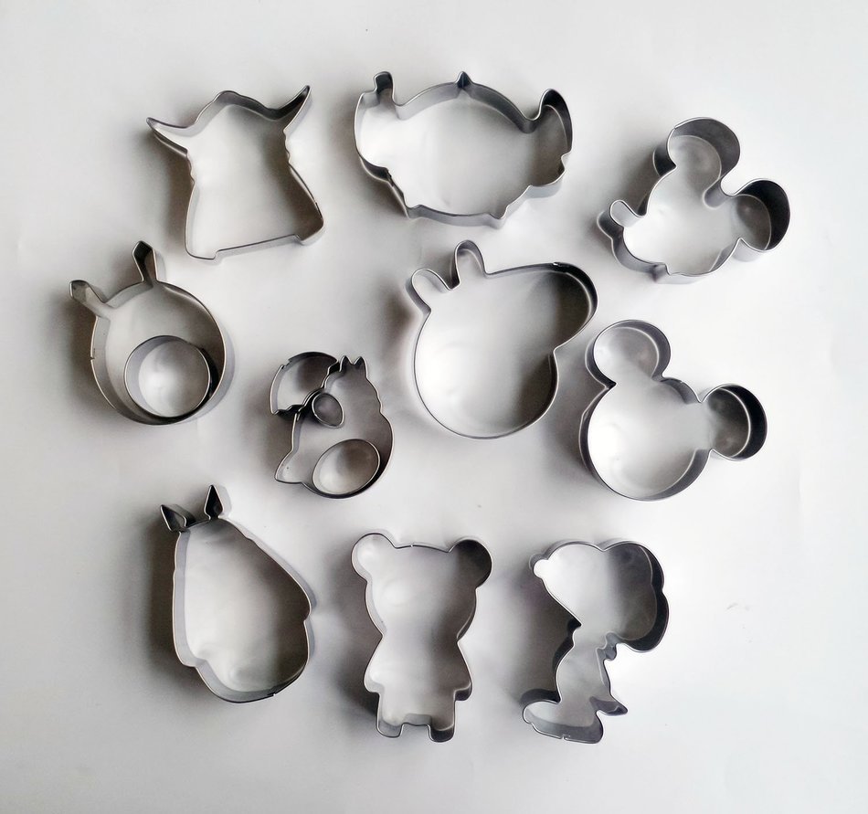 Yunko 10pcs Cartoon characters Cookie Cutter Stainless Steel Fondant Cutter set,peppa pig Snoopy Mickey Yoda Relaxing...