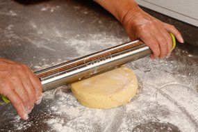 Goeet Stainless Steel Rolling Pin - Professional Baking - 3 Adjustable Discs / 3 Precise Thicknesses - French... N3