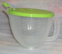 Tupperware Mix &amp; Store Batter Bowl 8 Cup Measuring Pitcher