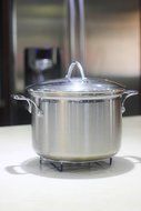 Modern Outlook Round Pot Holder, Metal Cooling Rack, Unique Utensil Design, Anti-Slip Coating, Chrome Finish,... N10