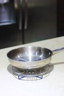 Modern Outlook Round Pot Holder, Metal Cooling Rack, Unique Utensil Design, Anti-Slip Coating, Chrome Finish,... N11