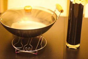 Modern Outlook Round Pot Holder, Metal Cooling Rack, Unique Utensil Design, Anti-Slip Coating, Chrome Finish,... N16