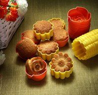 Chefaith 24 Pcs Reusable Silicone Mini Baking Cups, Cupcake Liners, Muffin Cups [12 Sunflower &amp; 12 Rose Shaped... N3