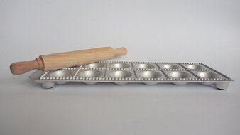 Eppicotispai 24-Hole Aluminum Square Ravioli Maker with Rolling Pin N6
