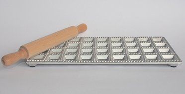 Eppicotispai 24-Hole Aluminum Square Ravioli Maker with Rolling Pin N8