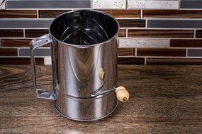 Kitchen Winners 5 Cup Crank Stainless Steel Flour Sifter N2