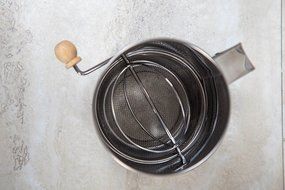 Kitchen Winners 5 Cup Crank Stainless Steel Flour Sifter N4