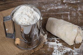 Kitchen Winners 5 Cup Crank Stainless Steel Flour Sifter N7