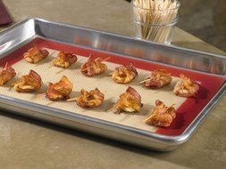 Artestia Premium Silicone Baking Mat, Non Stick Heat Resistant Liners for Cookie Sheets, Half Sheet Size, Set... N6