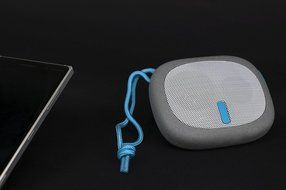 HWAY Mini 2600mah Power Bank with Wireless Portable Bluetooth Speaker (Blue) N5