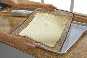 Artisan Silicone Baking Set with Mat Liners for Half-Size Cookie Sheets with Red Border, 16.5 x 11 inches, 2-... N4