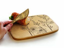Talisman Designs Beechwood Cheese Board, Laser Etched with Honey Bee Art, 7&quot; Wide N2