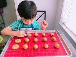 Silicone Baking Mat with a 1 inch grid layout - non-stick, fits half sheet pans, 16.5&rdquo; x 11&rdquo; - Red N8