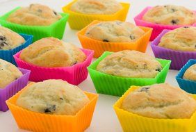 Pantry Elements Silicone Cupcake Liners / Baking Cups - 12 Vibrant Muffin Molds in Storage Jar N30