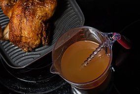 Premium Gravy Separator and Measuring Bowl With Step Measurements 2-in-1 N6