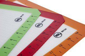 Silicone Baking Liners 3-Pack: Colors Vary N2