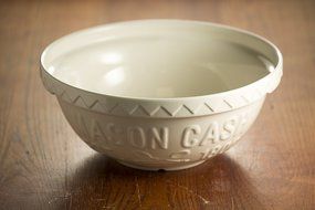 Mason Cash Varsity Ceramic Mixing Bowl, 4-1/4-Quarts, Navy Blue, Cream N8