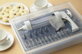 Kuhn Rikon Clear Cookie Press with Decorating Tips and Storage Box N2