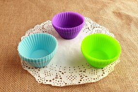 Houron Reusable Silicone Baking Cups Muffin Cupcake Liners DIY Molds (Small Assorted/12-Pack) N4