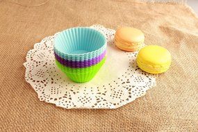 Houron Reusable Silicone Baking Cups Muffin Cupcake Liners DIY Molds (Small Assorted/12-Pack) N5