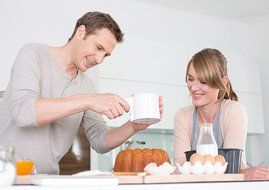 Kaiser Bakeware Patisserie One-Handed Flour Sifter N2