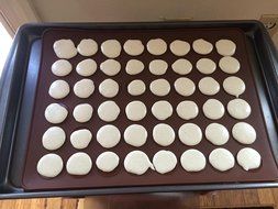 Happyhomin 48-Capacity Silicone Macaron Macaroon Mat Fondant Oven Baking Mat DIY Sheet Cake Molds N3