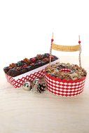 Simply Baked Paper Loaf Pan Gift Set, (6-Red pans, knives, bags &amp; twine), Holiday Themed, Great for Gift Giving... N4
