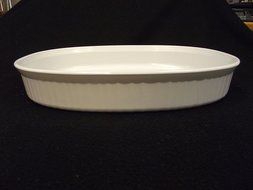 Corning Ware Oval Baker in the French White 2.5 Litter F-4-B N2