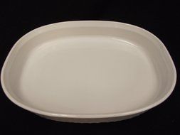 Corning Ware Oval Baker in the French White 2.5 Litter F-4-B N3
