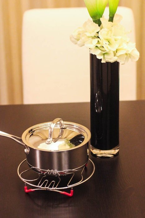 Modern Outlook Round Pot Holder, Metal Cooling Rack, Unique Utensil Design, Anti-Slip Coating, Chrome Finish,... N3
