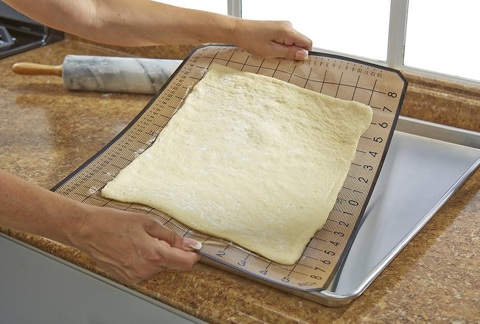 Artisan Silicone Baking Set with Mat Liners for Half-Size Cookie Sheets with Red Border, 16.5 x 11 inches, 2-... N4