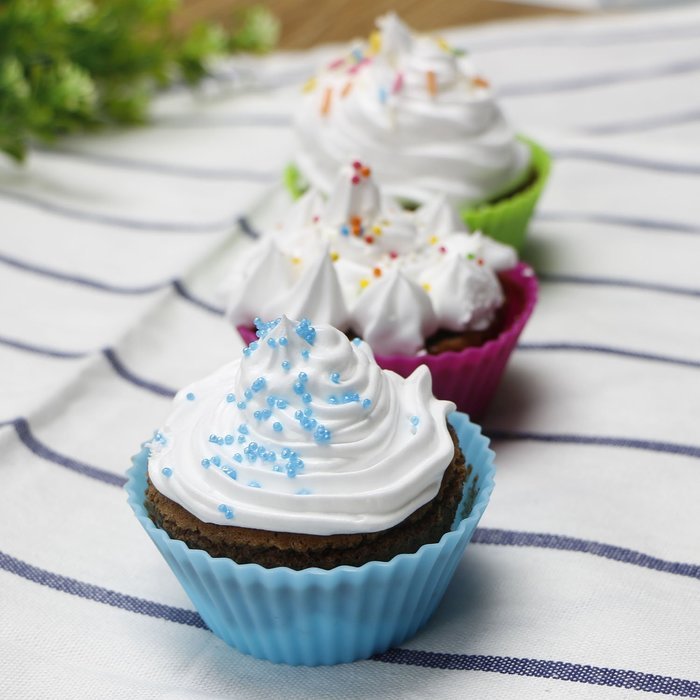 Webake 2.8" Standard Size Silicone Baking Cups, Cupcake Liners, Muffin Cups (24-pack) N5