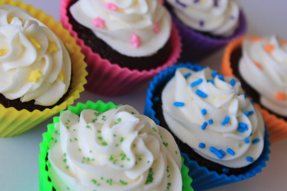 Pantry Elements Silicone Cupcake Liners / Baking Cups - 12 Vibrant Muffin Molds in Storage Jar N3
