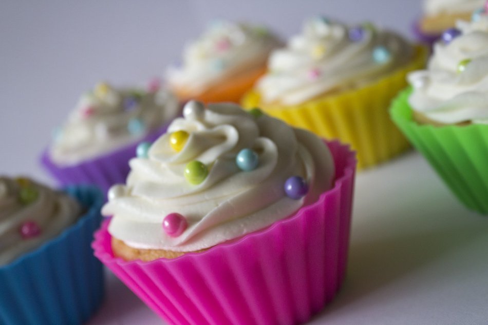 Pantry Elements Silicone Cupcake Liners / Baking Cups - 12 Vibrant Muffin Molds in Storage Jar N22