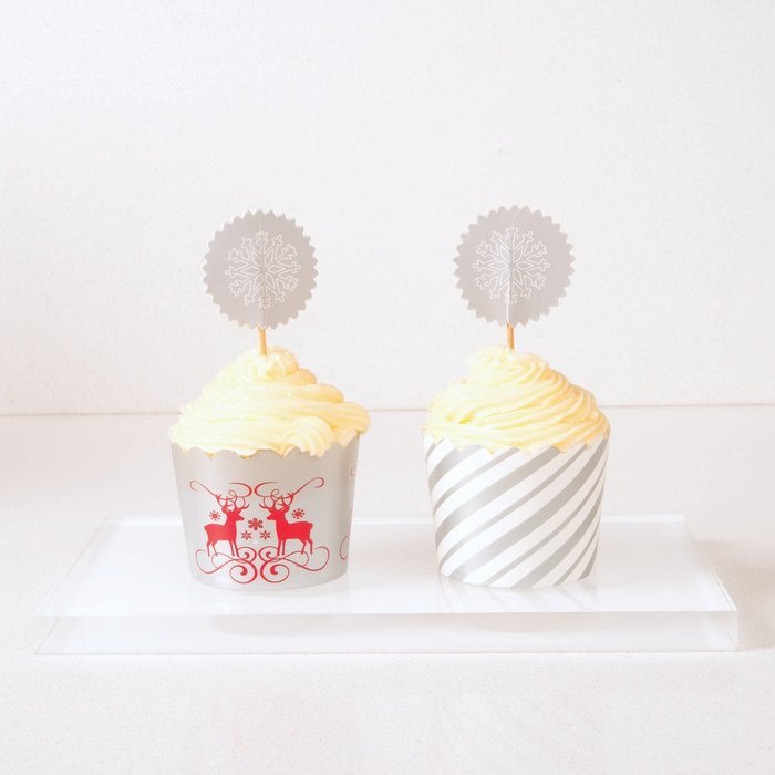 Simply Baked Small Paper Baking Cups & Cake Toppers, Red N27