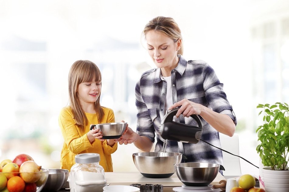 Stainless Steel Mixing Bowls for Kitchen, Cooking and Baking. 1QT, 2.5QT, 4.5QT, Black Handle & Spout, Free Ebook N3