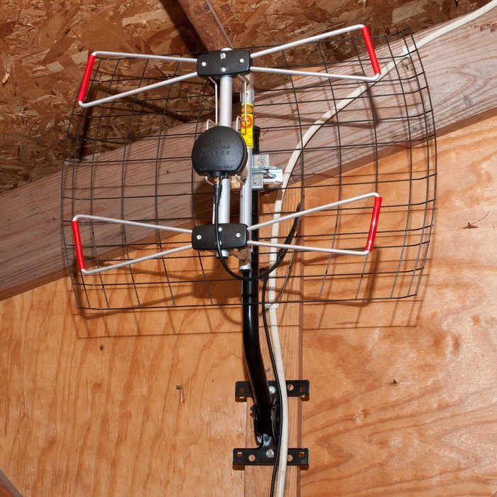 8 Element Bowtie Indoor/Outdoor HDTV Antenna - 70 Mile Range N8