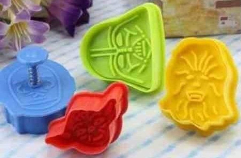 4-Pack of Star Wars Plunger Cookie Cutter Sets with 4 Different Characters in Each Set