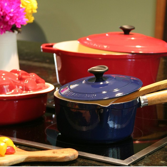Chasseur 2.5-quart Blue French Enameled Cast Iron Saucepan With Wooden Handle N3