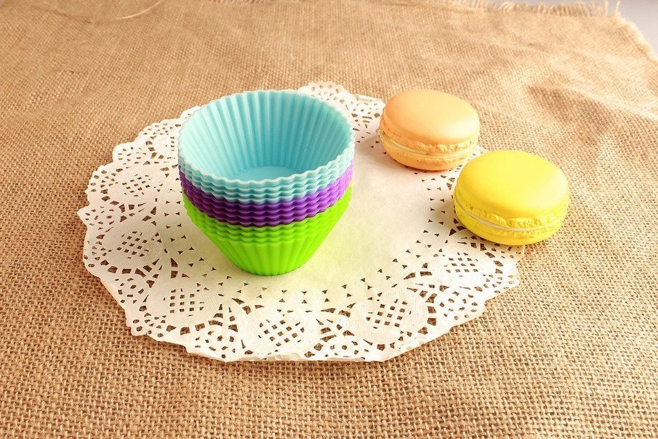 Houron Reusable Silicone Baking Cups Muffin Cupcake Liners DIY Molds (Small Assorted/12-Pack) N5