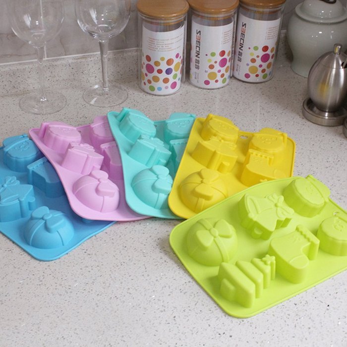 Always Your Chef 6-Cavity Silicone Baking Cups, Candy Molds & Chocolates Molds & Ice Cube Trays, Christmas Theme... N3