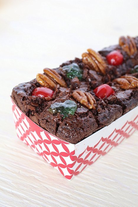 Simply Baked Paper Loaf Pan Gift Set, (6-Red pans, knives, bags & twine), Holiday Themed, Great for Gift Giving... N3