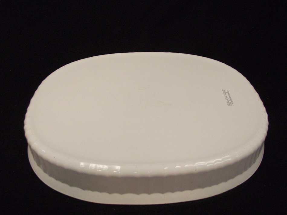 Corning Ware Oval Baker in the French White 2.5 Litter F-4-B N4