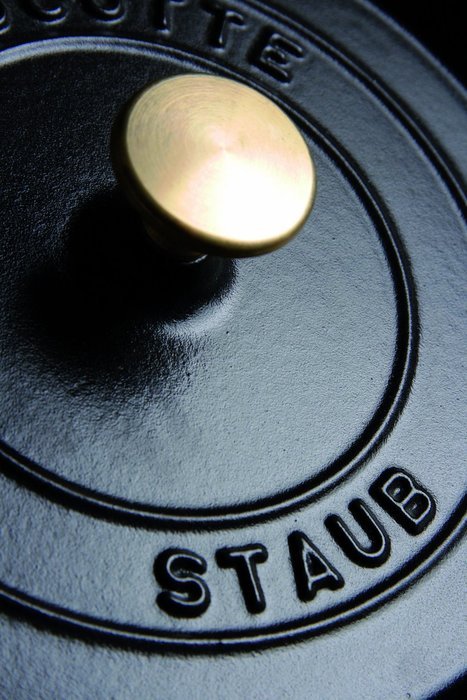 Staub USA Black 2.75 Qt. Round Cocotte N2