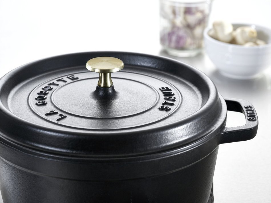 Staub USA Black 2.75 Qt. Round Cocotte N3