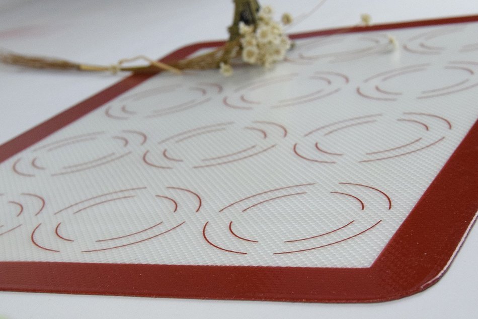 Homankit Silicone Baking Mat for Large Macarons - 11 5/8" x 16 1/2" Non-Stick Cookie Baking Sheet - Red N6
