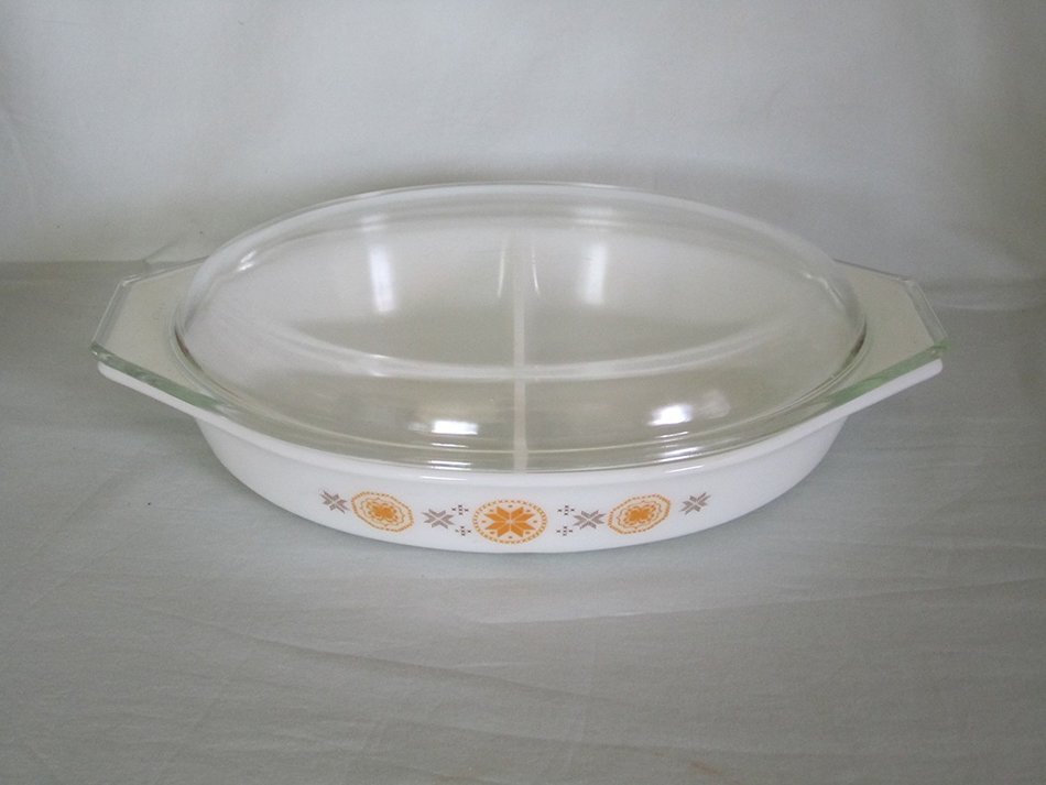 Vintage 1960s Pyrex " Town and Country " Glass Covered Divided 1 1/2 Quart Casserole Dish w/ Lid