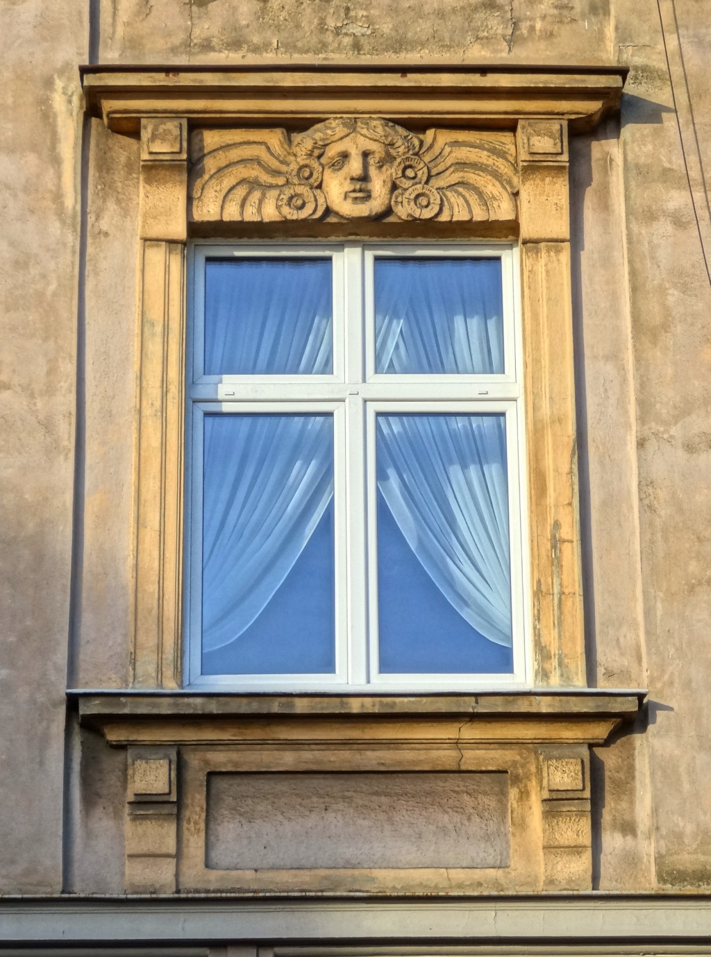 Facade wood window, bydgoszcz free image download