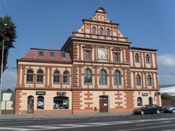 building with a triangular roof in Ritterburg