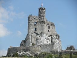 the ruins of the stone castle monument